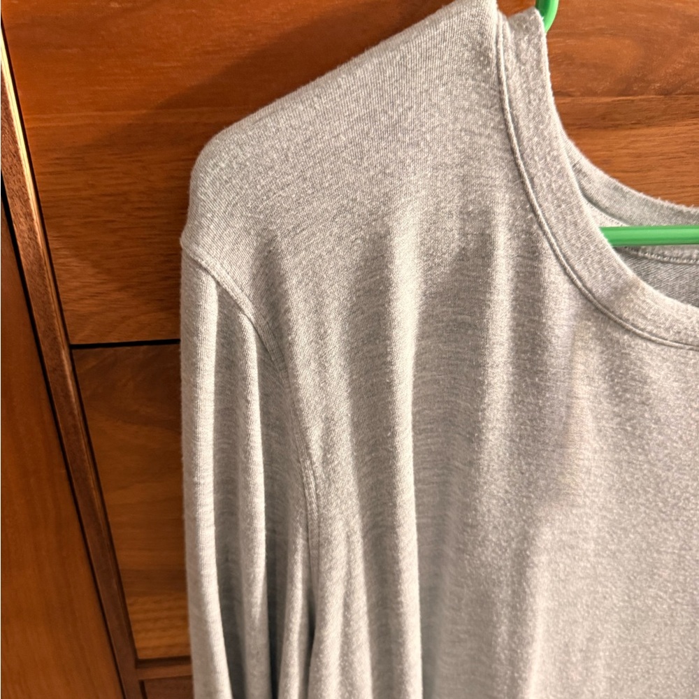 Lululemon Ahletica Light Gray Long Sleeve Tee - Picture 2 of 6